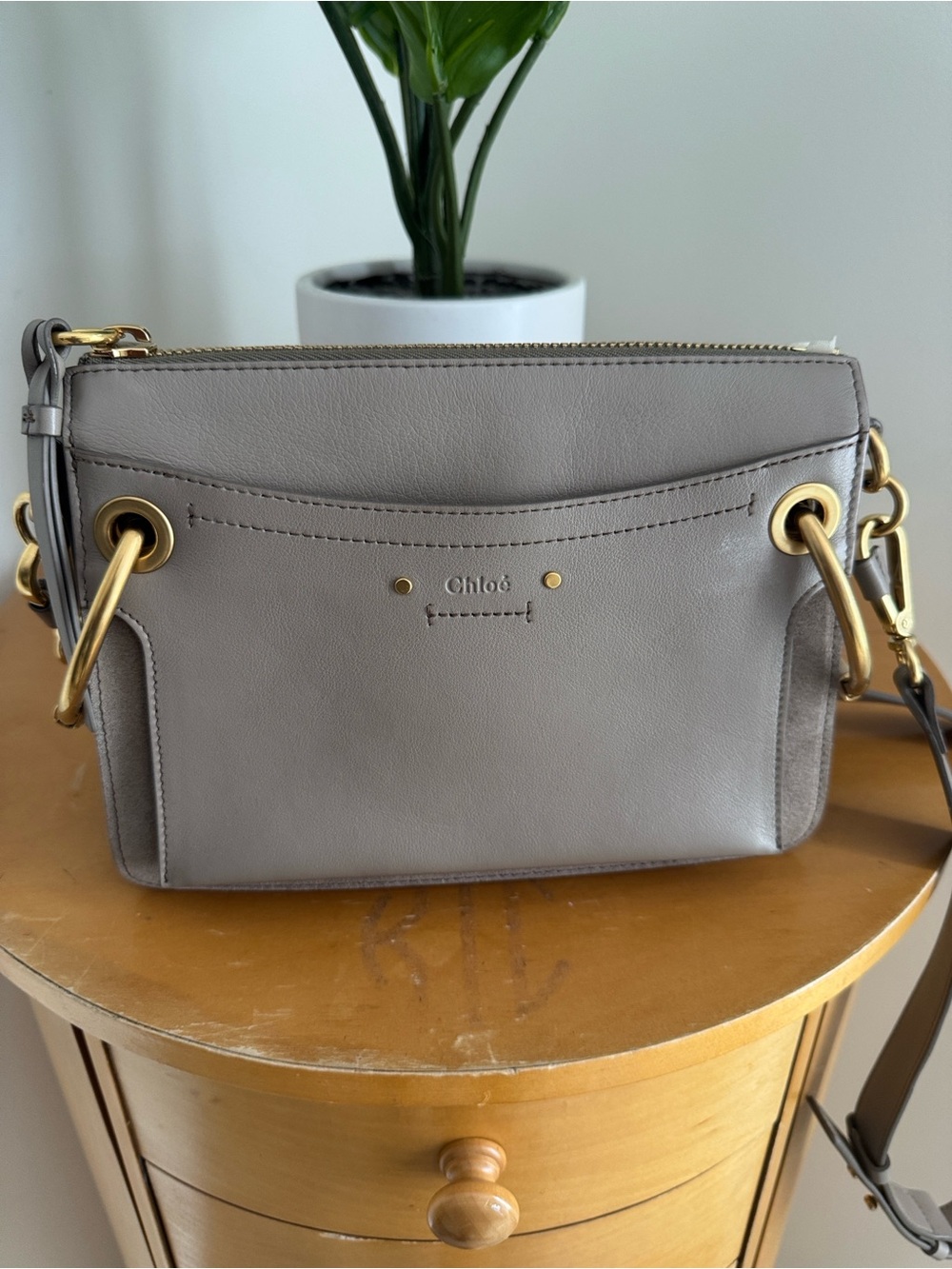 Authentic Chloé Roy Small Leather Crossbody Shoulder Bag Gold O-Ring